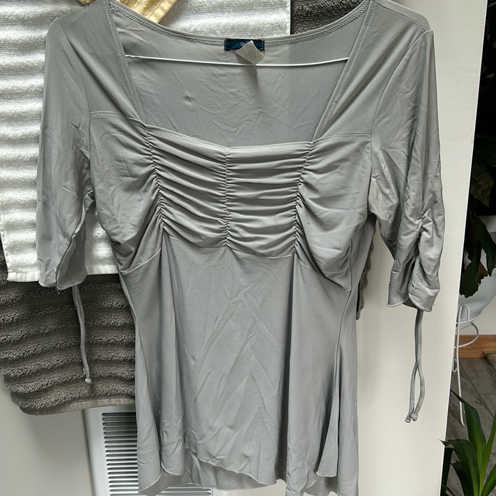 Woman’s gray top